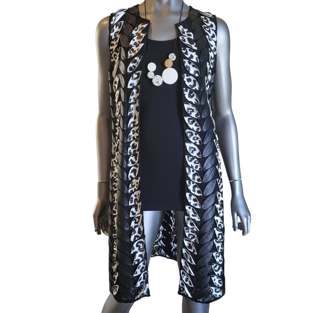 313. Just B. Black and White Patterned Sleeveless Overlay Vest Cardigan - Sz S